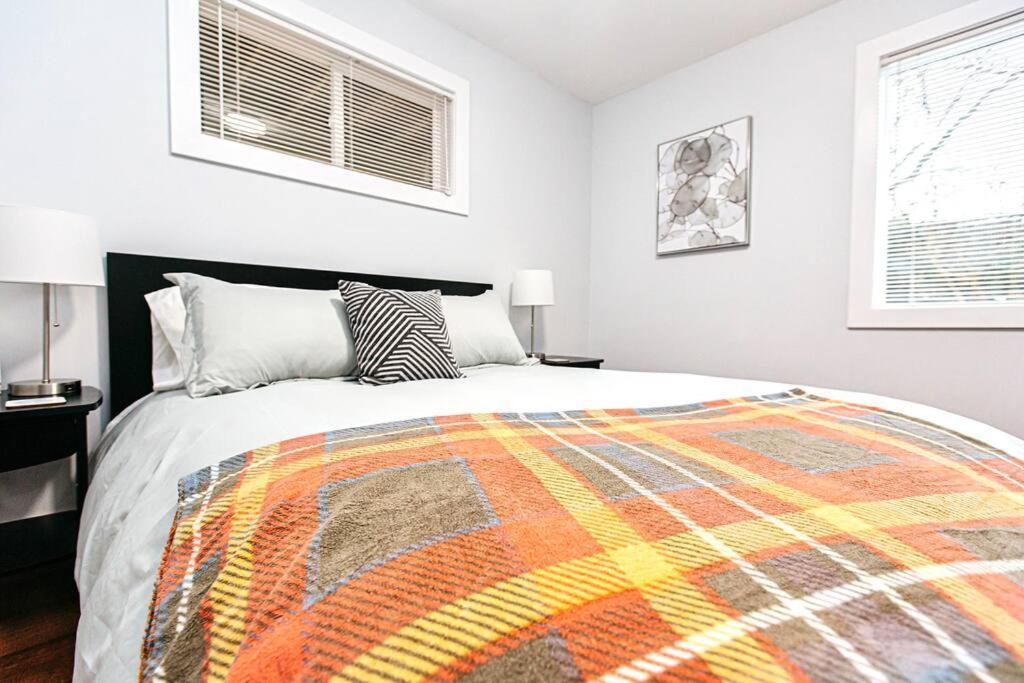 Esquimalt Lagoon Life Apartment Victoria Exterior photo