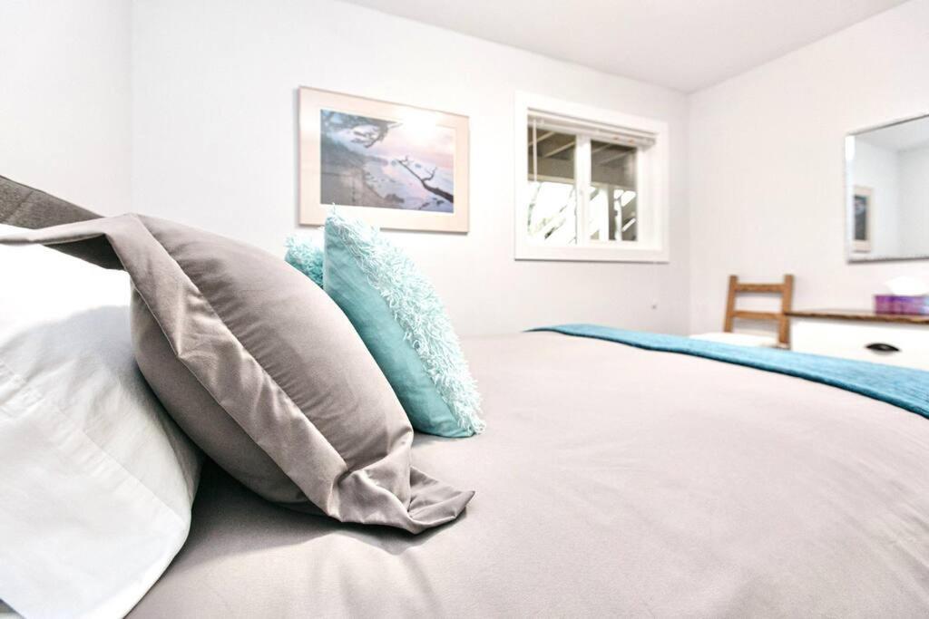Esquimalt Lagoon Life Apartment Victoria Exterior photo