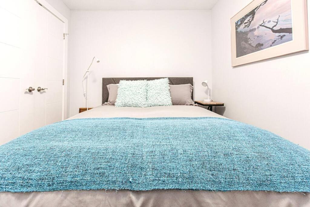 Esquimalt Lagoon Life Apartment Victoria Exterior photo