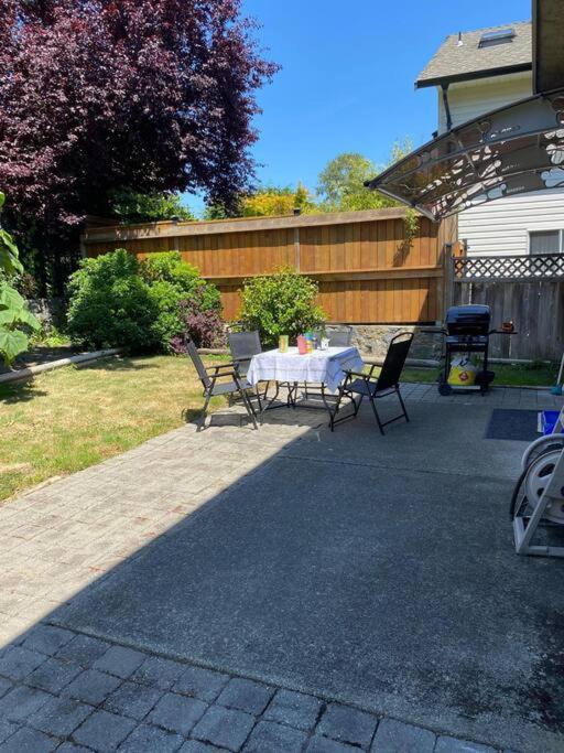 Esquimalt Lagoon Life Apartment Victoria Exterior photo